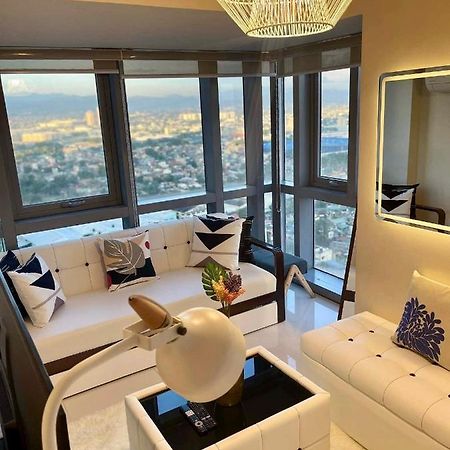 Classy 2Br Suite At Eastwood City With Pool And City Skyline View マニラ市 エクステリア 写真