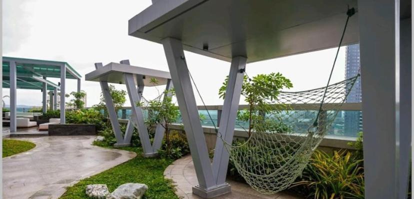 Classy 2Br Suite At Eastwood City With Pool And City Skyline View マニラ市 エクステリア 写真