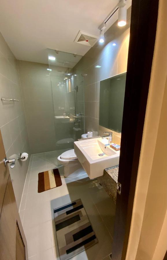 Classy 2Br Suite At Eastwood City With Pool And City Skyline View マニラ市 エクステリア 写真