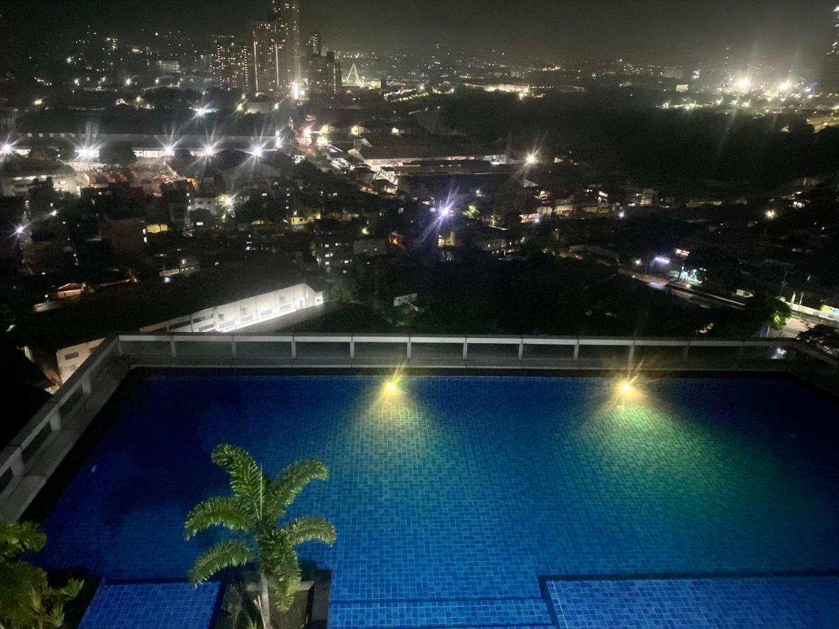 Classy 2Br Suite At Eastwood City With Pool And City Skyline View マニラ市 エクステリア 写真
