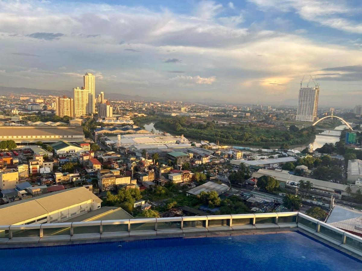 Classy 2Br Suite At Eastwood City With Pool And City Skyline View マニラ市 エクステリア 写真