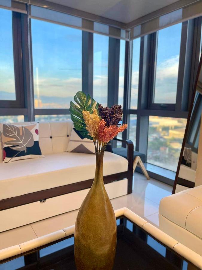 Classy 2Br Suite At Eastwood City With Pool And City Skyline View マニラ市 エクステリア 写真